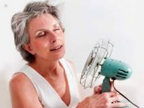 Lo studio rileva che le donne accusano sintomi della menopausa anche tra i 70 e gli 80 anni