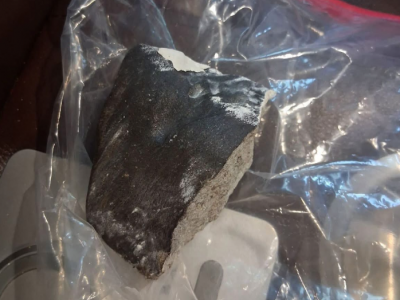 Un meteorite si schianta contro la casa di una donna in Texas, finendo nel suo letto lasciando un grosso buco nel soffitto e nel pavimento
