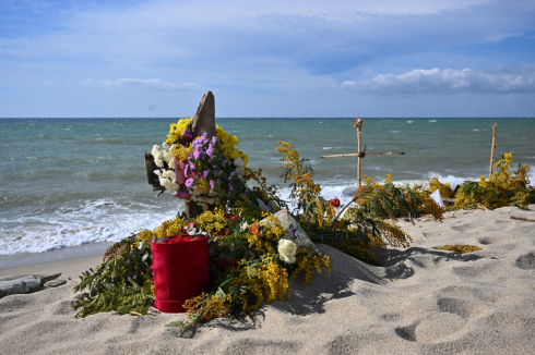 Nonna Nicolina ha offerto loculi della tomba di famiglia ai migranti vittime del naufragio dello Steccato di Cutro, Mattarella la premia
