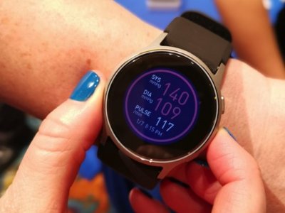 Boom di vendite dei misuratori di pressione, smartwatch e fitnesstracker. 