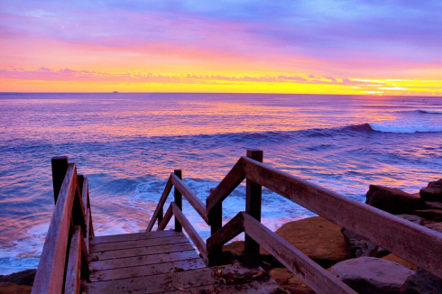 Selfie mania: ragazza di 17 anni voleva una bella foto del tramonto, scivola e muore