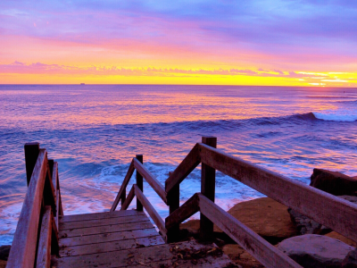 Selfie mania: ragazza di 17 anni voleva una bella foto del tramonto, scivola e muore