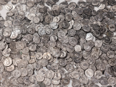 Scoperto il pi&ugrave; grande tesoro di monete risalente all'epoca dell'imperatore romano Adriano mai trovato in Germania