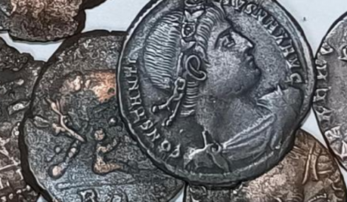 Archeologia, scoperto in Sardegna un vero tesoro: più di 30.000 monete romane del IV secolo rinvenute al largo delle acque di Arzachena