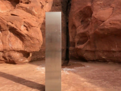 Il mistero del monolito di metallo spuntato fra le rocce del deserto dello Utah. 