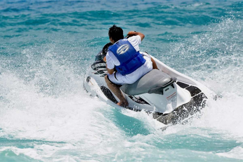 Scontro barca della polizia-moto d'acqua, muore 20enne
