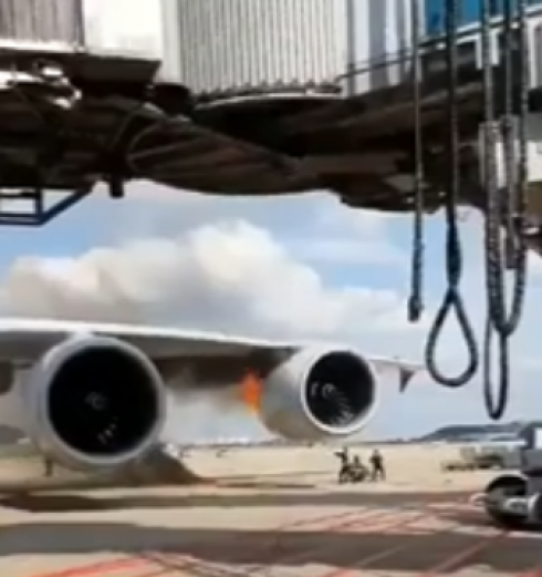 Il motore di Asiana Airlines Airbus A380 prende fuoco all'aeroporto di Seoul, in Corea del Sud