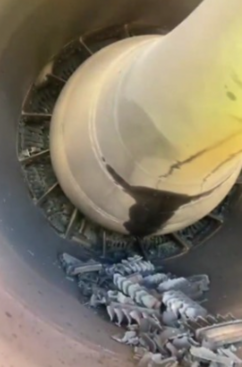 Motore in fiamme spento in volo, paura sul volo Easyjet da Milano a Lamezia Terme