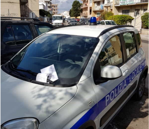 I vigili di Lecce multano un'auto. Ma è quella dei colleghi di Squinzano
