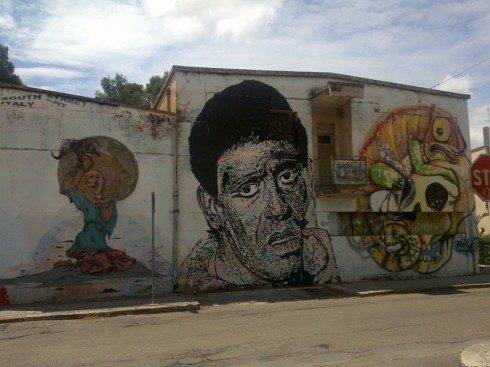 murales con immagine di Carmelo Bene