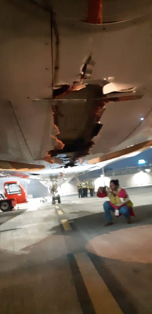 L'aereo di Air India colpisce il muro durante il decollo, effettua l'atterraggio di emergenza tre ore più tardi 