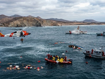 Messico-USA: barca si ribalta al largo della Baja California. 16 salvati, si cercano 11 dispersi