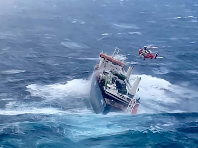 Mercantile olandese alla deriva al largo della Norvegia dopo una drammatica evacuazione in elicottero - Il video 