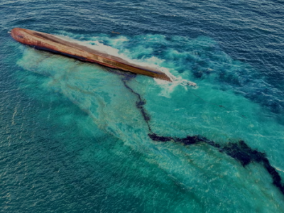 Naufragio misterioso nei Caraibi: preoccupa il petrolio riversatosi in mare e sulla barriera corallina