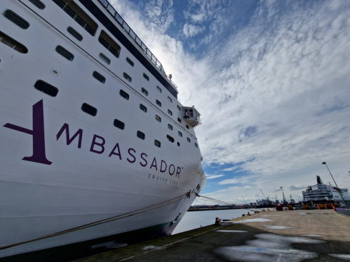 1.700 passeggeri di una nave da crociera messi in quarantena a Bordeaux dopo la morte di un passeggero