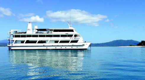 Nave da crociera australiana si incaglia in Papua Nuova Guinea