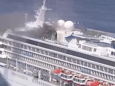Giappone, nave da crociera in fiamme: le immagini dei soccorsi. 