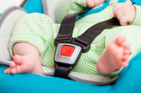 Si apre airbag dopo un tamponamento, muore un neonato.