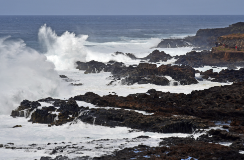 Un morto e nove feriti dopo essere stati colpiti da un'onda a Tenerife