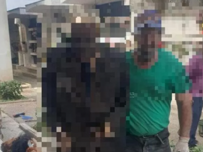 Selfie mania con il morto: operaio cimiteriale si fa fotografare con un cadavere e pubblica immagini.