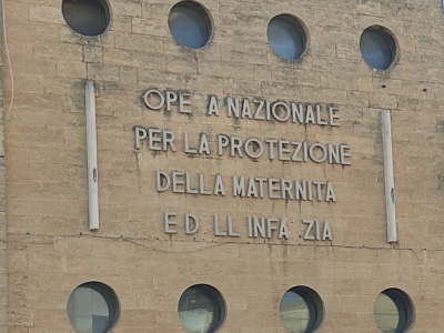 Lecce, indecoroso e non a norma l’Ufficio minori e famiglia in locali così angusti nel Palazzo ex O.N.M.I.. 