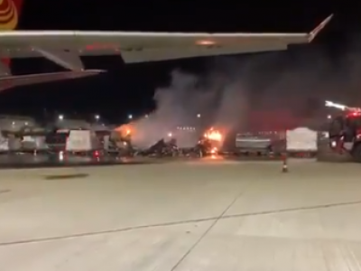 Pallet contenenti smartphone prendono fuoco all'aeroporto di Hong Kong - VIDEO