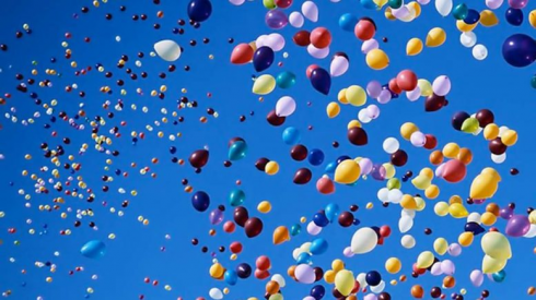 A Trento “chi libera palloncini nel cielo paga”: approvata l’ordinanza anti-littering. 
