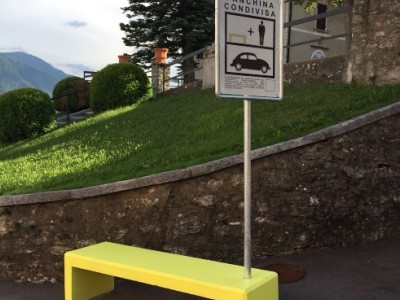 Panchine gialle per chi fa l'autostop: l’idea da importare da Lugano a Roma