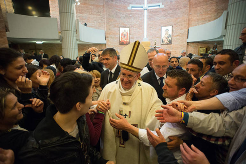 Il Papa ha offerto 15.000 gelati ai carcerati.