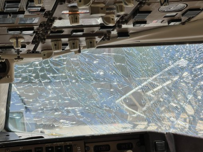 Emergenza sull'aereo Delta Airlines: si crepa il finestrino della cabina di pilotaggio in alta quota