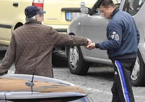 Pugno di ferro della Cassazione penale contro i parcheggiatori abusivi: condannato anche se non prende soldi