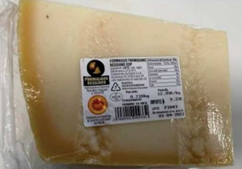 Allergene non dichiarato, richiamato Parmigiano Reggiano DOP 24 mesi per errore di etichettatura
