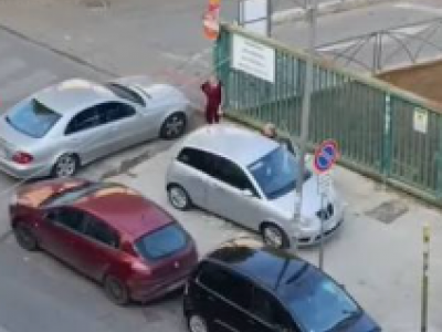 La Cassazione penale condanna il vicino dispettoso che costringe il confinante a manovre di parcheggio difficili