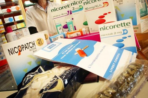 Gomme anti-tabacco, cerotti alla nicotina, spray nasale e pastiglie 