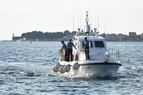 Peschereccio italiano sequestrato in acque croate: inseguimento notturno a Palagruza.