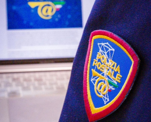 Allerta in rete della Polizia Postale: “State in guardia dai truffatori che si spacciano per operatori delle forze dell’ordine”
