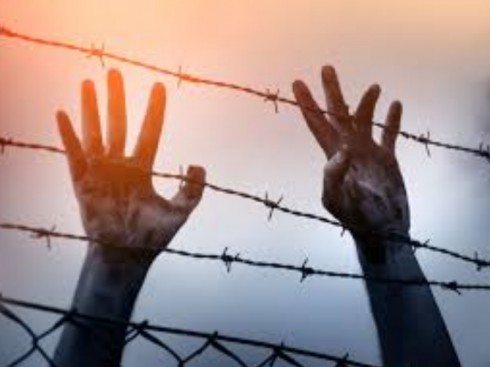 Profuga suicida in carcere.
