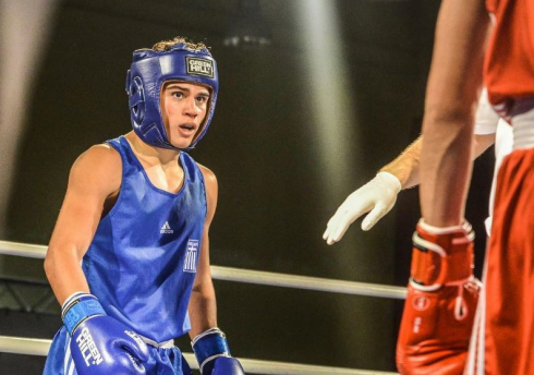 Il mondo della boxe è sconvolto dalla morte improvvisa del sedicenne Vassilis Topalos