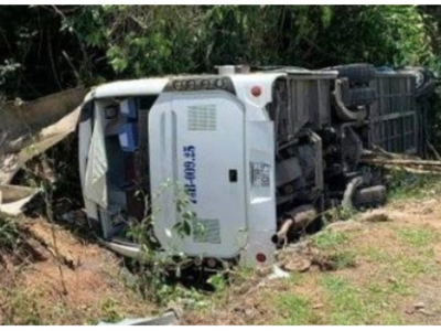 Autobus diretto in un sito per la quarantena Covid si ribalta, uccidendo 27 persone in Cina