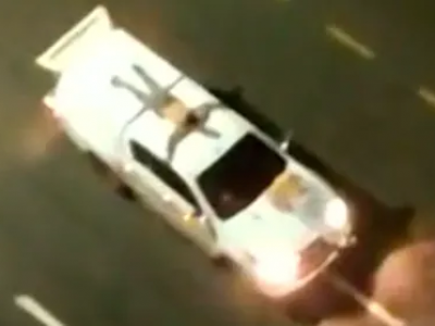 Brasile: rapinatori legano gli ostaggi come scudo protettivo alle auto in fuga. VIDEO