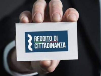 Reddito di cittadinanza: conto in banca con entrate lecite sequestrato a chi falsifica i documenti per ottenere il beneficio.