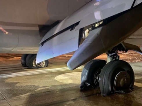 Antiochia, scoppiano quattro pneumatici durante l'atterraggio, collassano i carrelli, terrore su Boeing 737-800 della Turkish Airlines