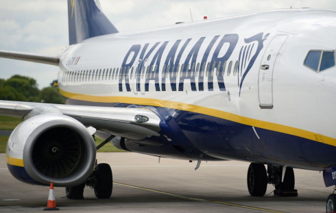 Passeggero ubriaco si toglie i pantaloni su un volo Ryanair