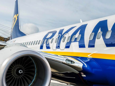 Volo Ryanair tarda di 12 ore e il genitore perde la laurea del figlio: GdP di Bari condanna compagnia a risarcire quasi 800 euro