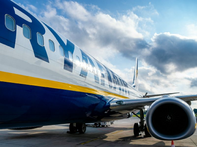 Volo Ryanair da Milano Malpensa a Bari pilota ha un malore in cabina, atterraggio d'emergenza a Bologna