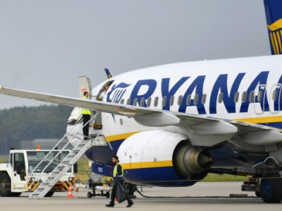 Tragedia a bordo di un volo Ryanair per Bergamo: passeggero belga ha un malore e muore 