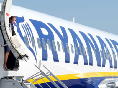 I passeggeri di un volo Ryanair sono ubriachi: interviene la polizia sulla pista di Gran Canaria