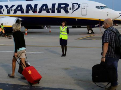 Ryanair mette fine al bagaglio a mano gratuito