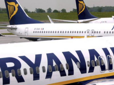 Malore in aereo sul volo Ryanair diretto alle Isole Canarie, salvata la vita a un bambino di 4 anni