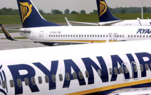 Malore in aereo sul volo Ryanair diretto alle Isole Canarie, salvata la vita a un bambino di 4 anni
